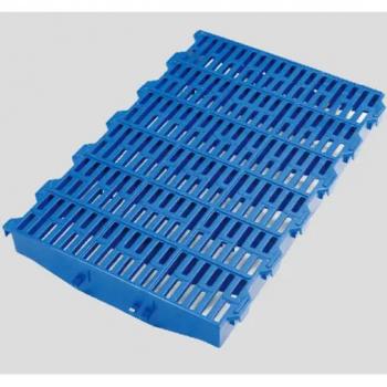 Plastic flooring for sow